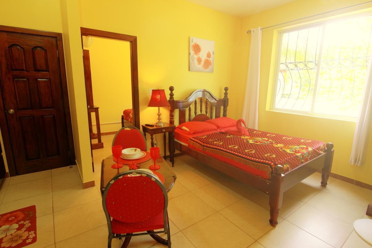 The White Horse Inn - Hopkins Village Beach Belize Esterno foto