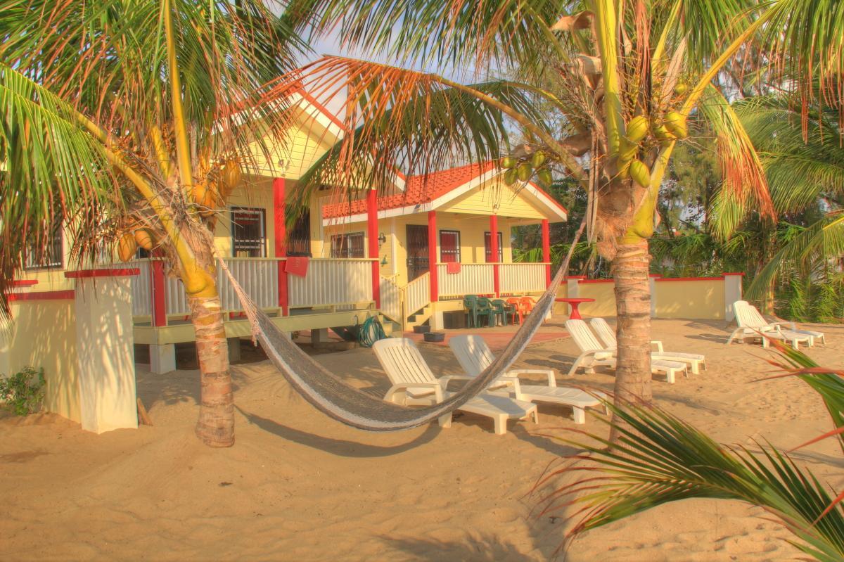 The White Horse Inn - Hopkins Village Beach Belize Esterno foto