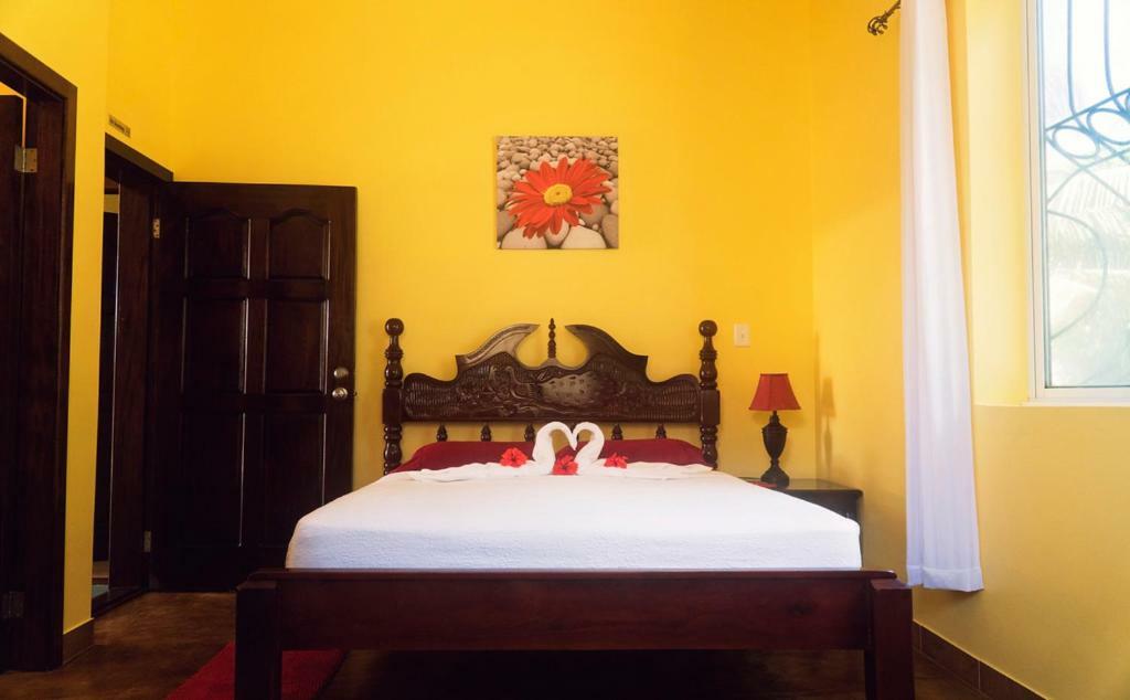 The White Horse Inn - Hopkins Village Beach Belize Esterno foto