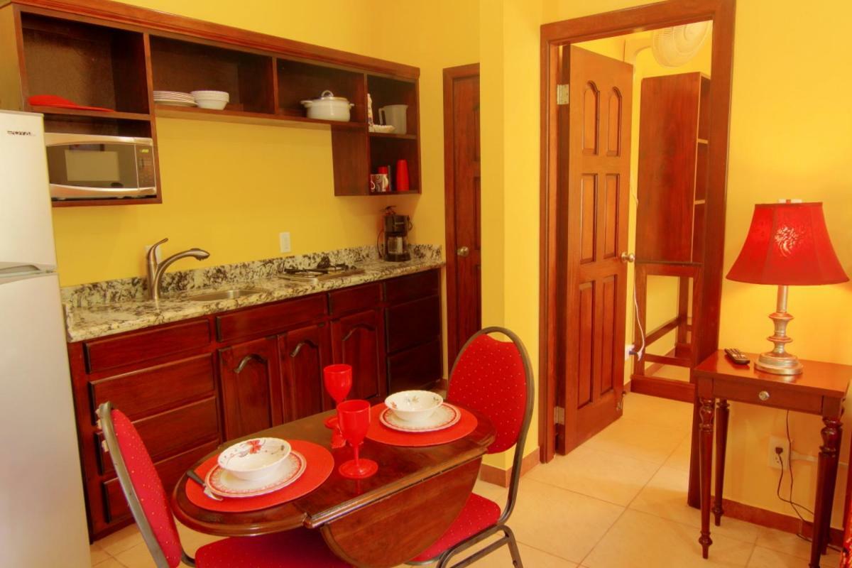 The White Horse Inn - Hopkins Village Beach Belize Esterno foto