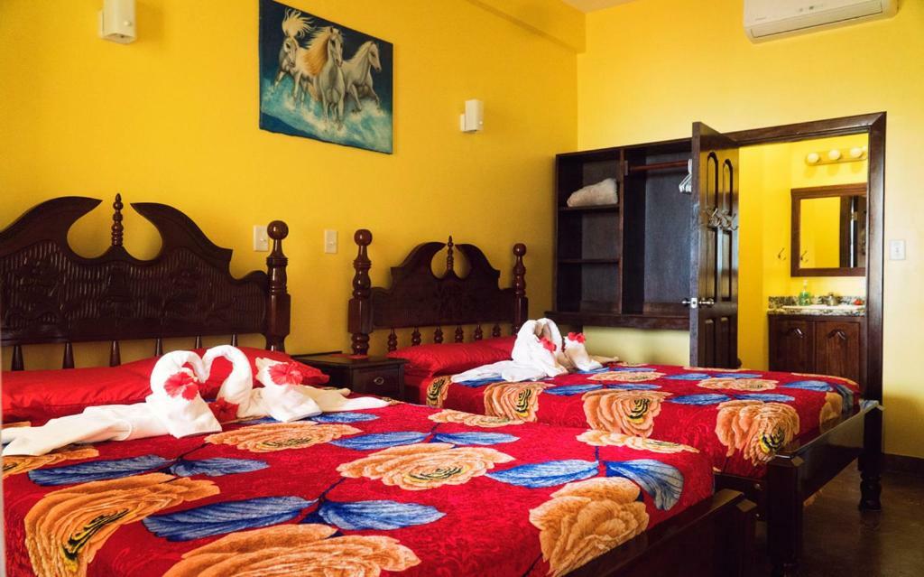 The White Horse Inn - Hopkins Village Beach Belize Esterno foto